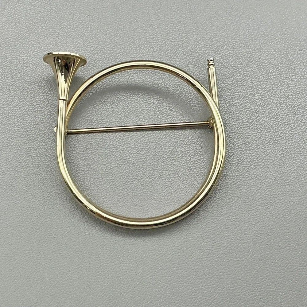 Vintage Brooch French Horn Bugle Gold Tone Round Music Figural Costume Jewelry